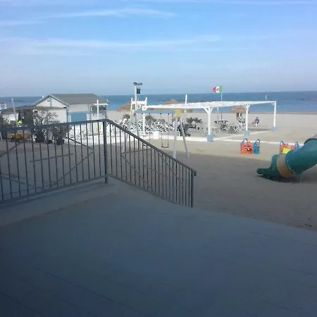 Cute One-bedroom With Direct Access To The Sea Appartement Lido di Scacchi