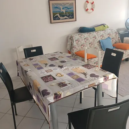 Cute One-bedroom With Direct Access To The Sea Appartement *