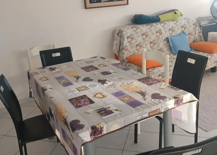 Cute One-bedroom With Direct Access To The Sea Appartement *