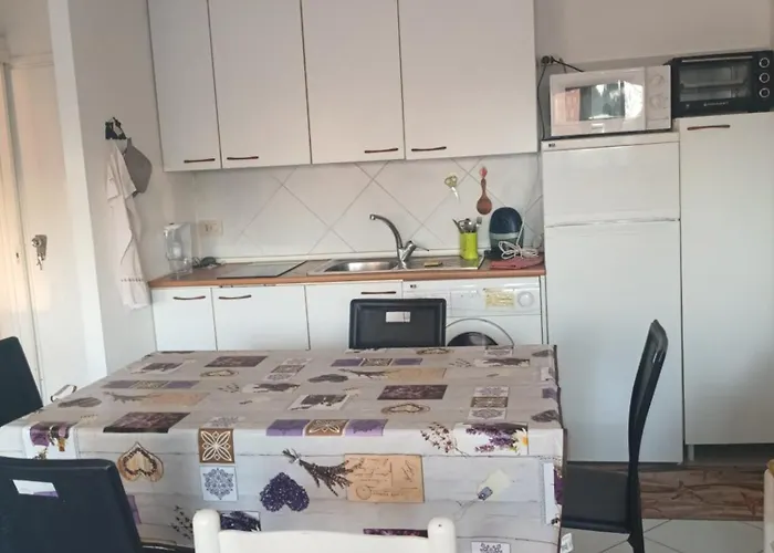 Cute One-bedroom With Direct Access To The Sea Apartament